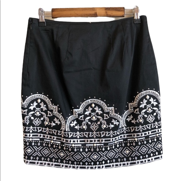 WHBM Embroidered Pencil Skirt 2 NWT - Picture 2 of 6